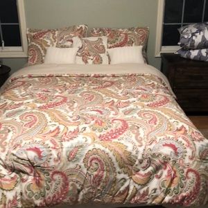 Queen comforter set